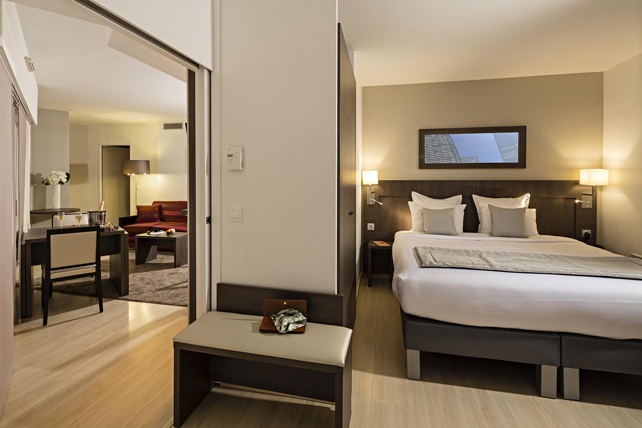 รีซิดโฮม ปาร์ค ดู มิลเลนแนร์ Aparthotel กูร์เบอวัวร์ ภายนอก รูปภาพ
