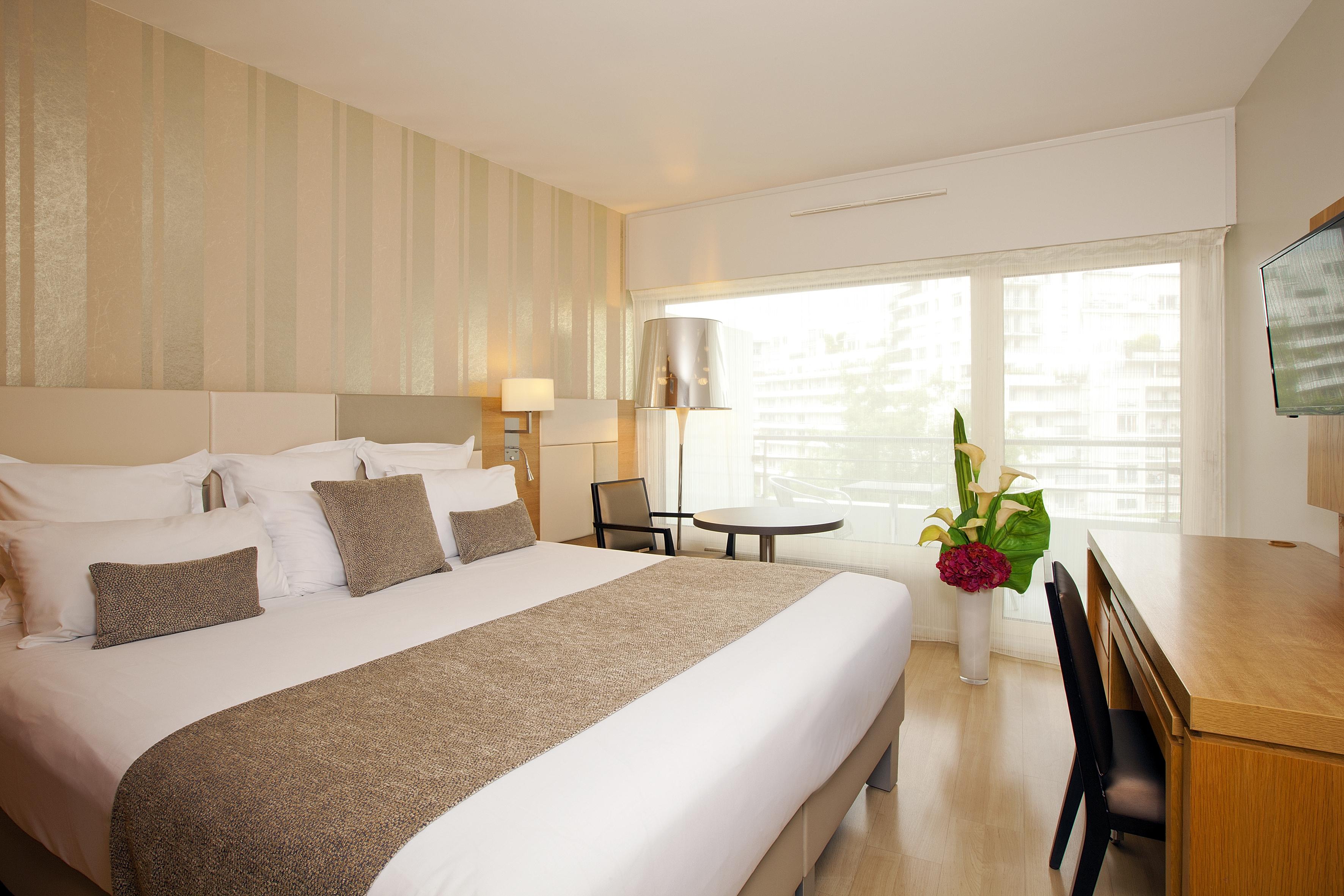รีซิดโฮม ปาร์ค ดู มิลเลนแนร์ Aparthotel กูร์เบอวัวร์ ภายนอก รูปภาพ