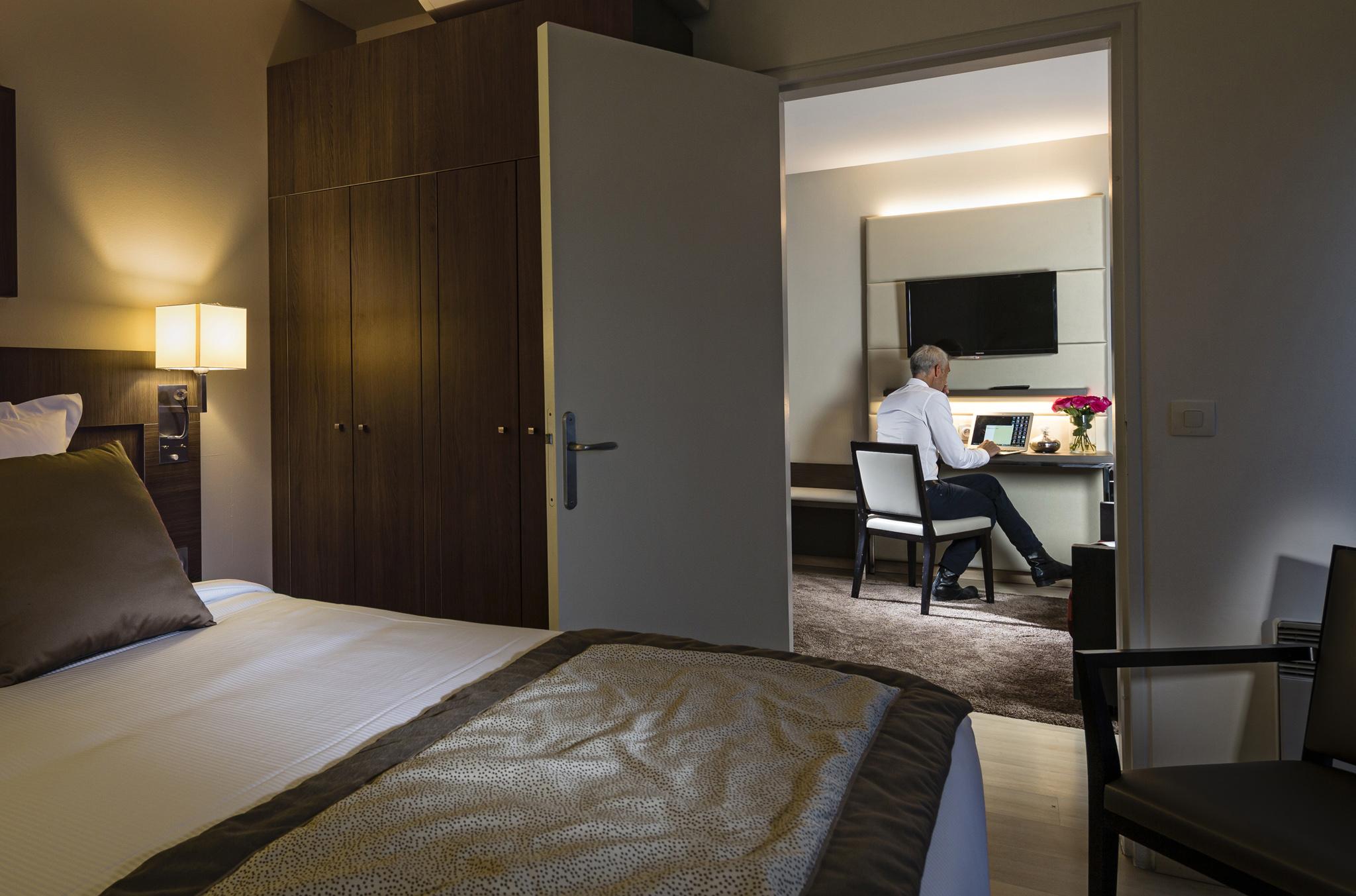รีซิดโฮม ปาร์ค ดู มิลเลนแนร์ Aparthotel กูร์เบอวัวร์ ภายนอก รูปภาพ