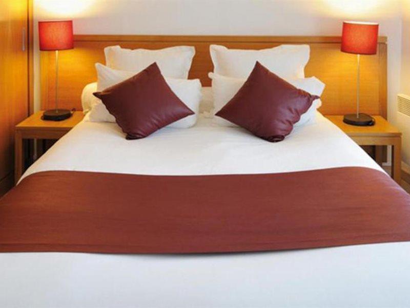 รีซิดโฮม ปาร์ค ดู มิลเลนแนร์ Aparthotel กูร์เบอวัวร์ ภายนอก รูปภาพ