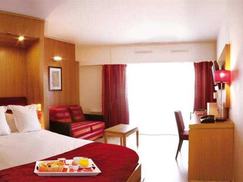 รีซิดโฮม ปาร์ค ดู มิลเลนแนร์ Aparthotel กูร์เบอวัวร์ ภายนอก รูปภาพ