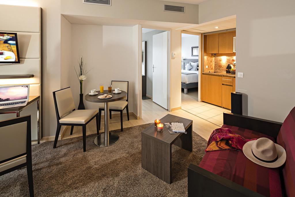 รีซิดโฮม ปาร์ค ดู มิลเลนแนร์ Aparthotel กูร์เบอวัวร์ ภายนอก รูปภาพ