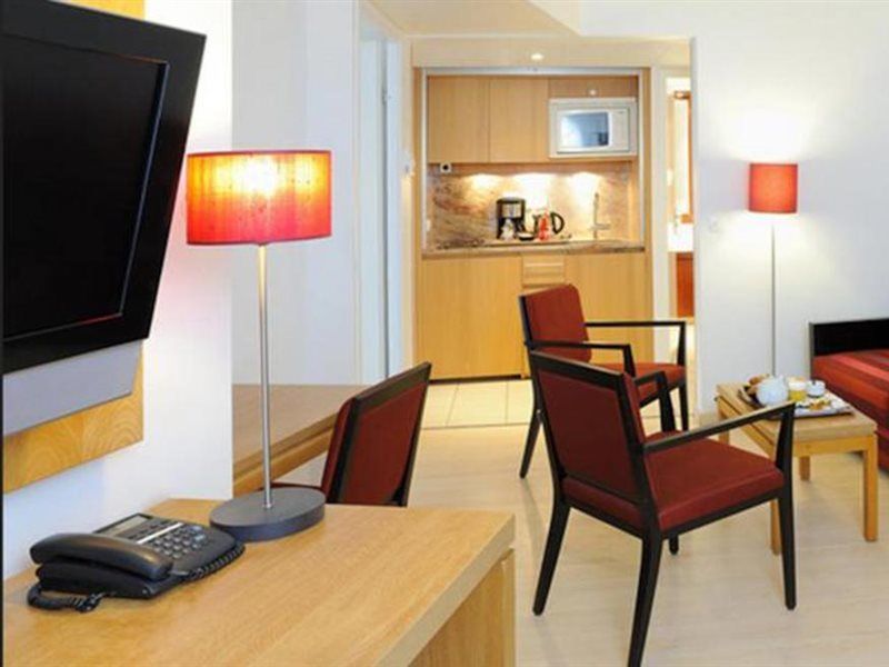 รีซิดโฮม ปาร์ค ดู มิลเลนแนร์ Aparthotel กูร์เบอวัวร์ ภายนอก รูปภาพ