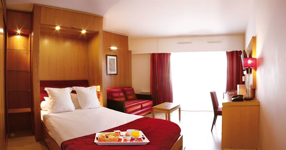 รีซิดโฮม ปาร์ค ดู มิลเลนแนร์ Aparthotel กูร์เบอวัวร์ ภายนอก รูปภาพ