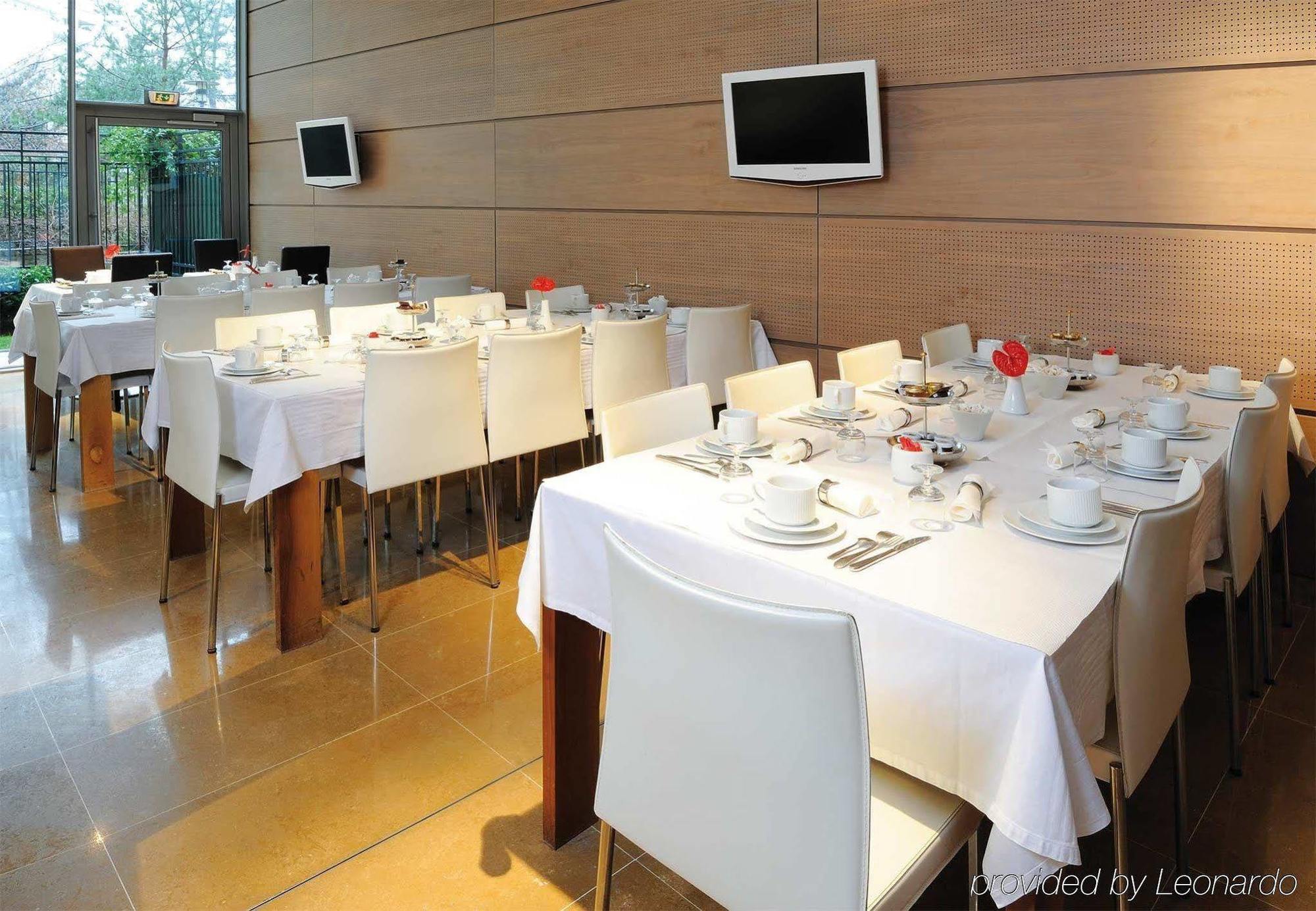 รีซิดโฮม ปาร์ค ดู มิลเลนแนร์ Aparthotel กูร์เบอวัวร์ ภายนอก รูปภาพ